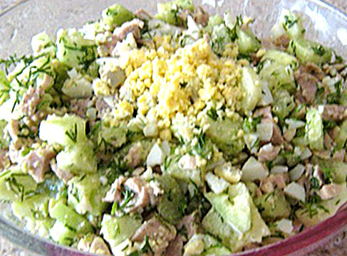 Салат из печени трески с огурцом