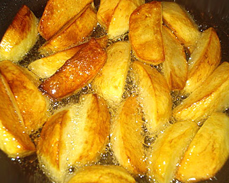 обжаренный отварной картофель