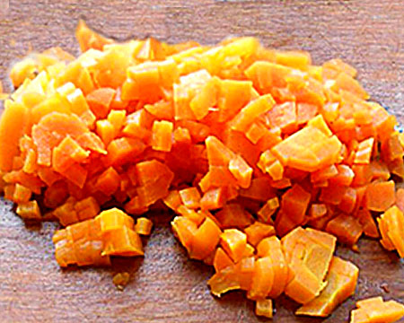 вареная морковь мелкими кубиками