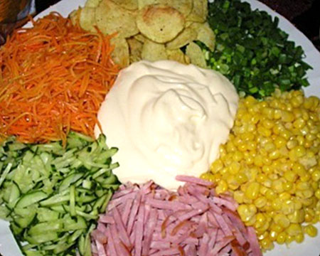 Салат «Козел в огороде» с чипсами