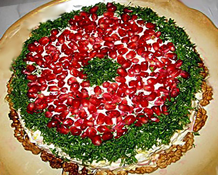 Салат «Красная Шапочка» с грецкими орехами