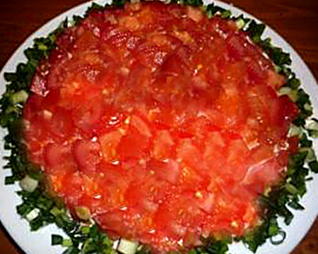 Салат «Красная Шапочка» с помидорами