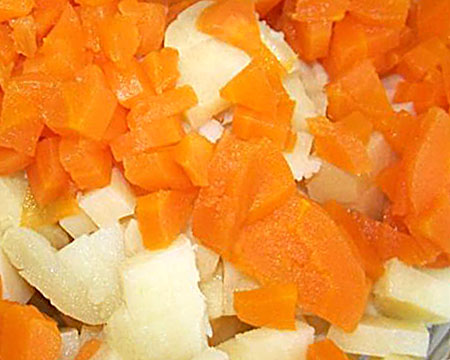 картофель, яйца и морковь